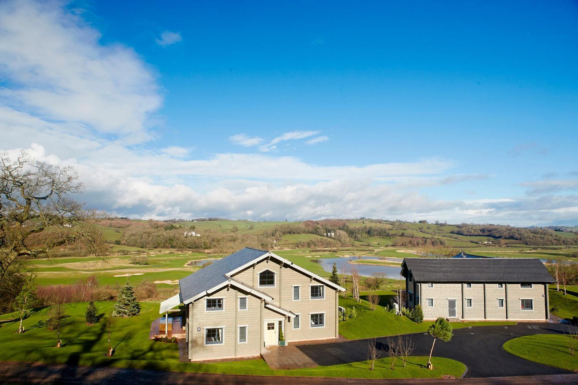 Hunter Lodges By Celtic Manor Newport  Buitenkant foto