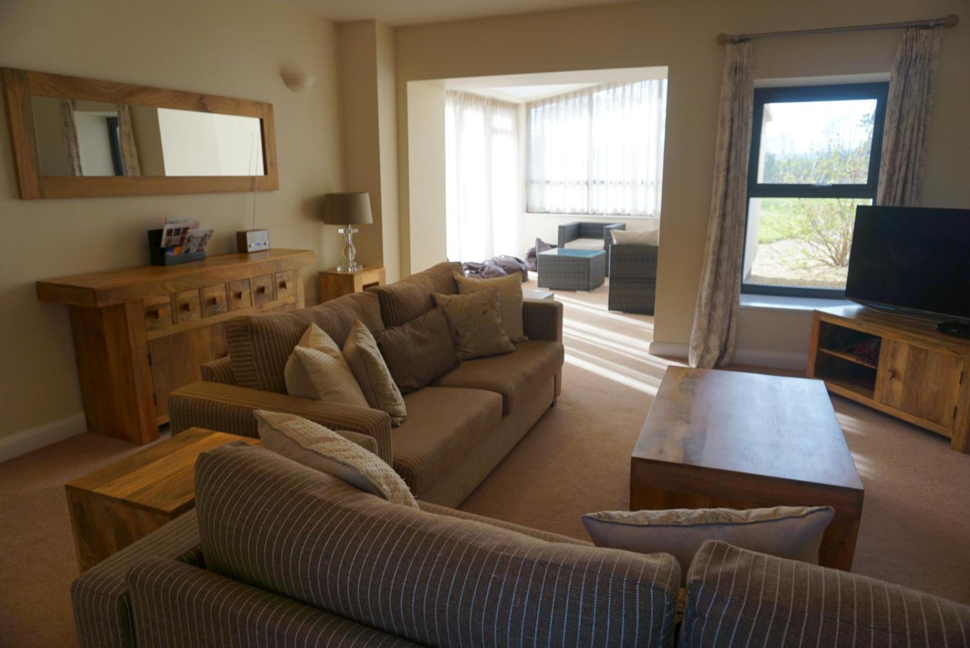 Hunter Lodges By Celtic Manor Newport  Buitenkant foto